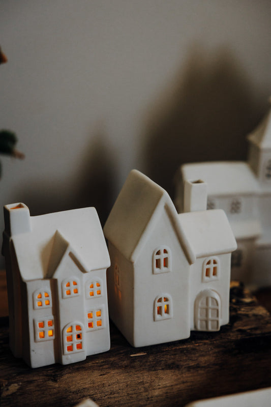 Byn Nr 11 | White House| Ceramic Decoration