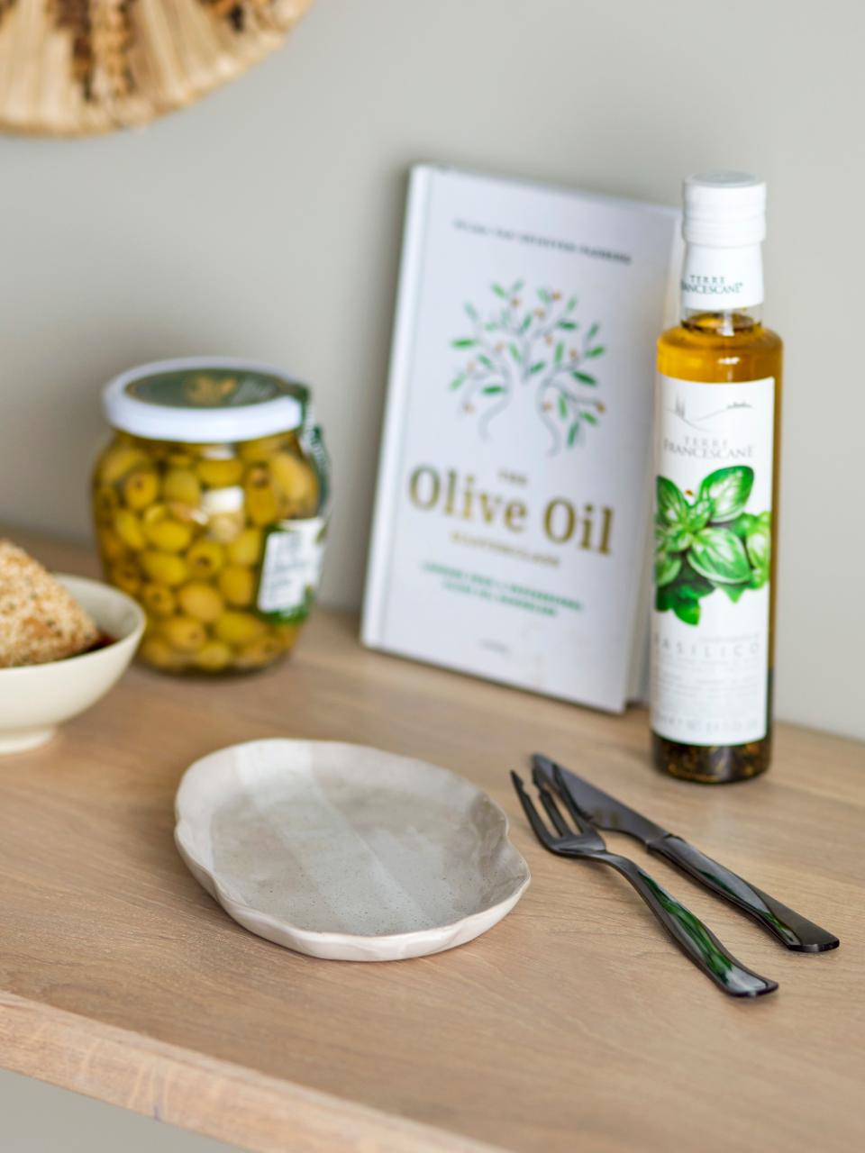 Peroya Plate, Medium