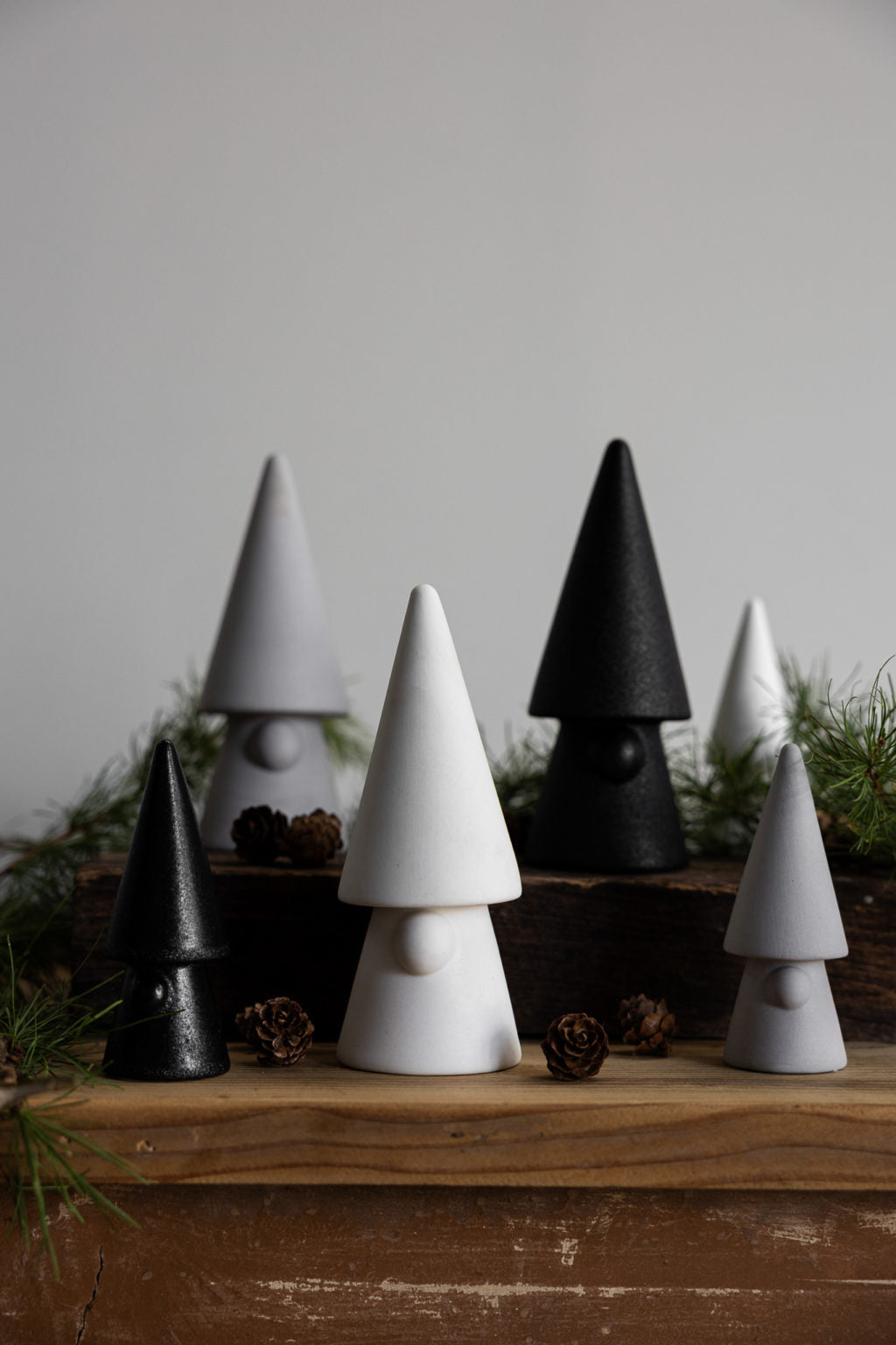 Grey Evert Santa | Ceramic Decor